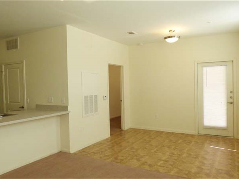 Auburn_Square-13